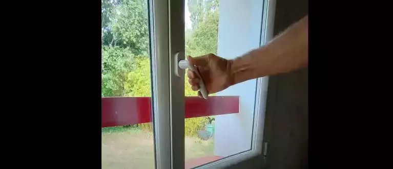 Fenêtre bloquée fermée impossible à ouvrir, que faire ?
